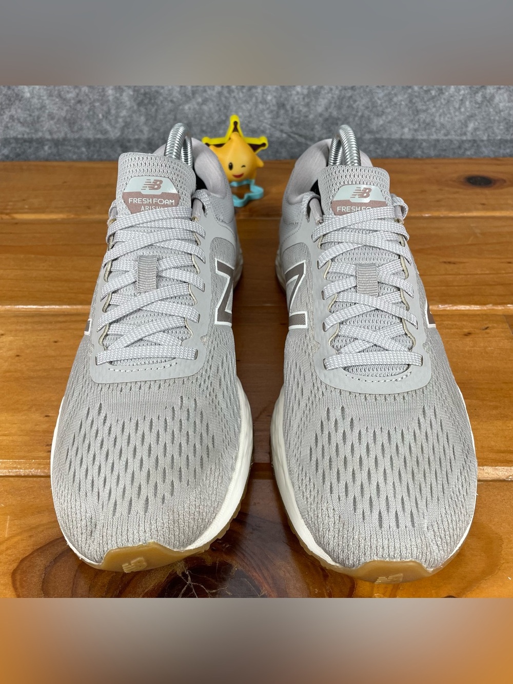 New Balance Fresh Foam Arishi V2 Womens 9.5 B Gray White Running Shoes Sneakers - Picture 4 of 16